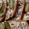 Przystawki / Chleb ze smalcem i ogórkiem kiszonym